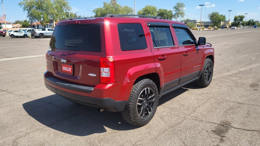 Used 2014 Jeep Patriot Latitude FWD image 11