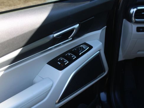 Certified 2022 Kia Telluride S image 19