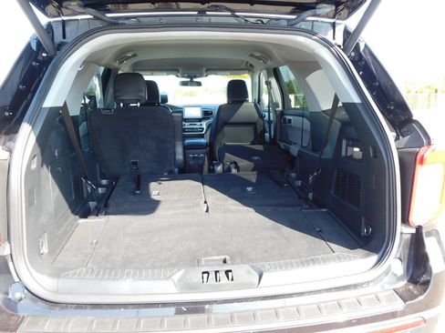 Used 2023 Ford Explorer XLT w/ Equipment Group 202A AWD/4WD image 30