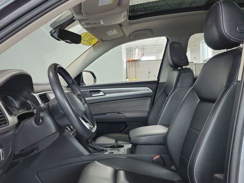 Used 2021 Volkswagen Atlas SE image 2