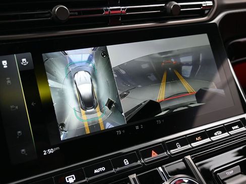 Used 2025 Aston Martin V8 Vantage Coupe image 26