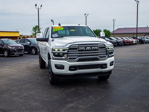 Used 2026 RAM 2500 Laramie AWD/4WD image 10