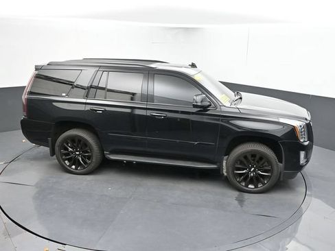 Used 2020 Cadillac Escalade Luxury w/ Escalade Sport Edition AWD/4WD image 39