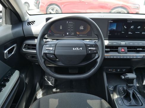 Used 2025 Kia K4 FWD image 34