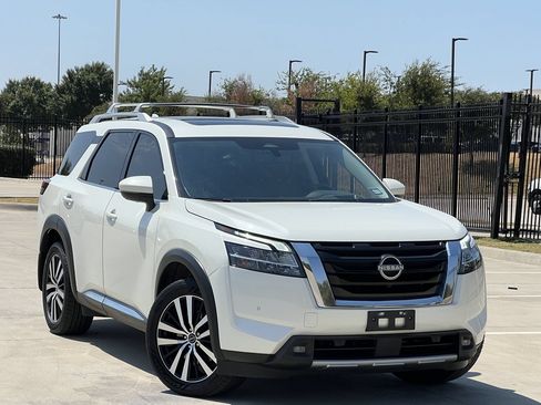 Used 2023 Nissan Pathfinder Platinum AWD/4WD image 2