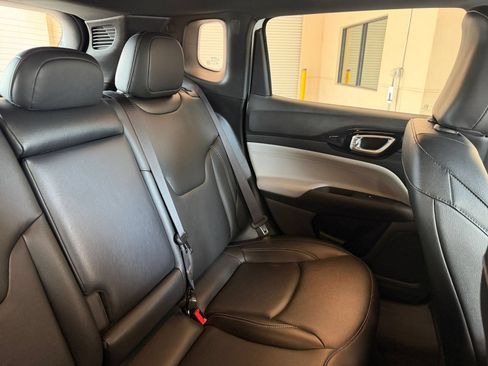 Used 2025 Jeep Compass Limited AWD/4WD image 32