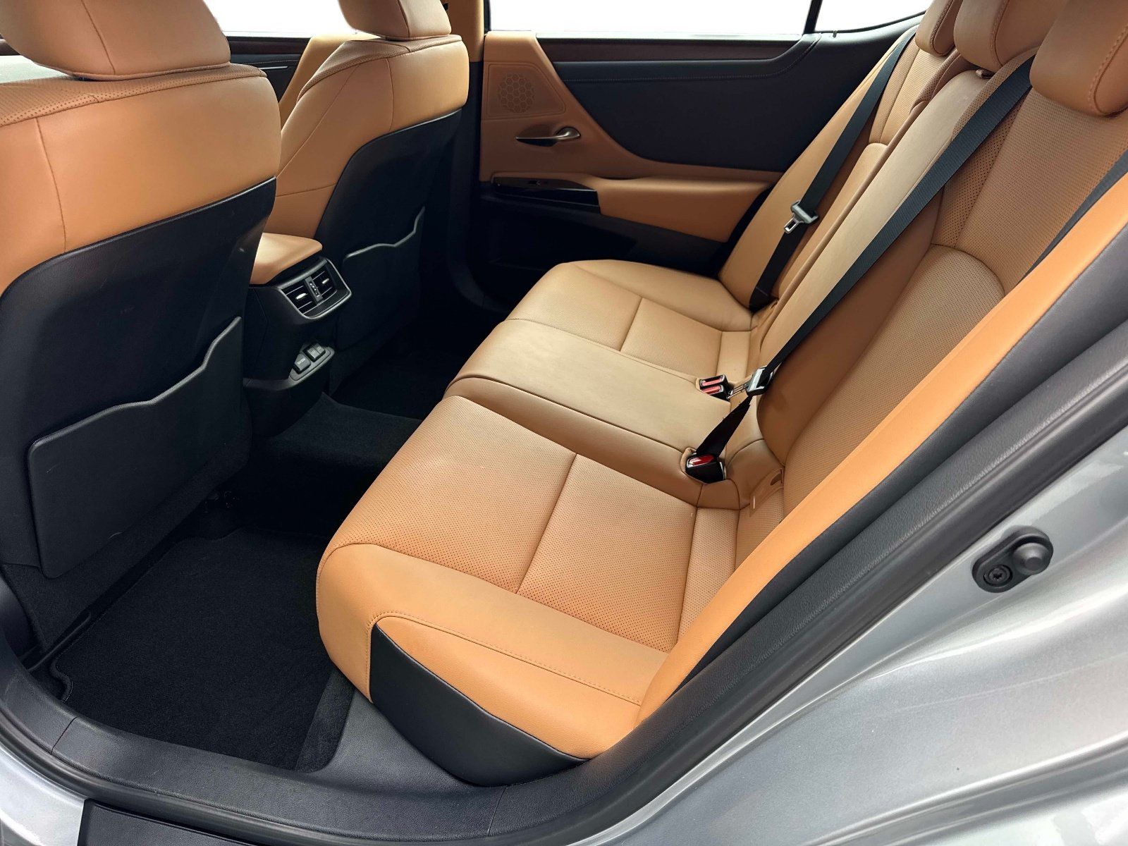 Used 2024 Lexus ES 350 w/ Premium Package FWD image 13