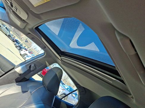 Certified 2019 Toyota Camry XLE image 17