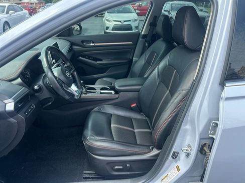 Used 2023 Nissan Altima 2.5 SR FWD image 10