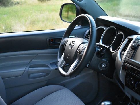 Used 2013 Toyota Tacoma PreRunner w/ SR5 Pkg RWD image 38