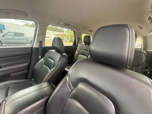 Used 2022 Nissan Pathfinder SL image 8