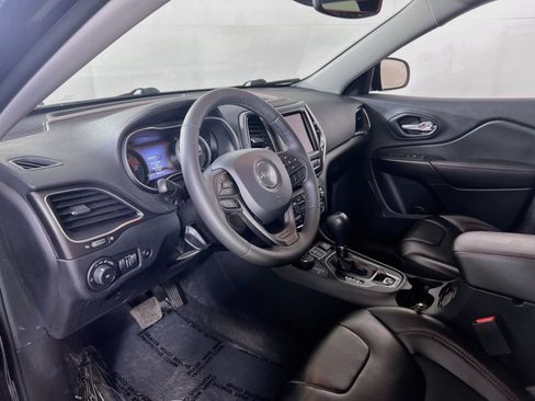 Used 2022 Jeep Cherokee Trailhawk w/ Sun, Sound & Nav Group AWD/4WD image 9