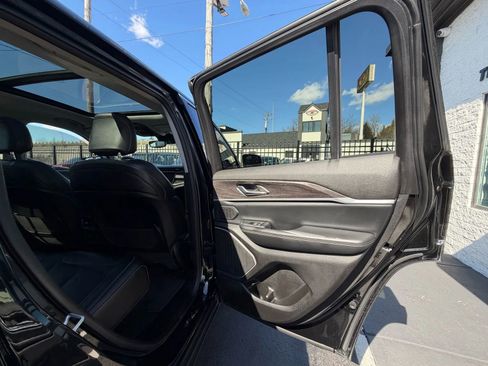 Used 2022 Jeep Grand Cherokee Limited 4xe image 27