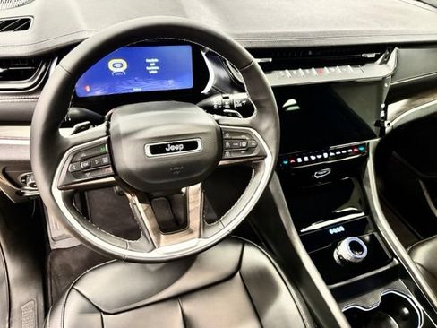 Used 2026 Jeep Grand Cherokee Limited w/ Limited Altitude Package RWD image 15