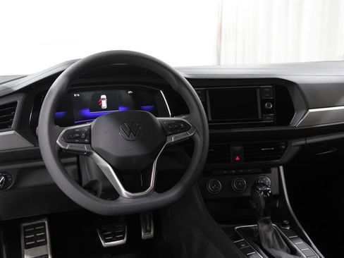 Used 2023 Volkswagen Jetta Sport image 6