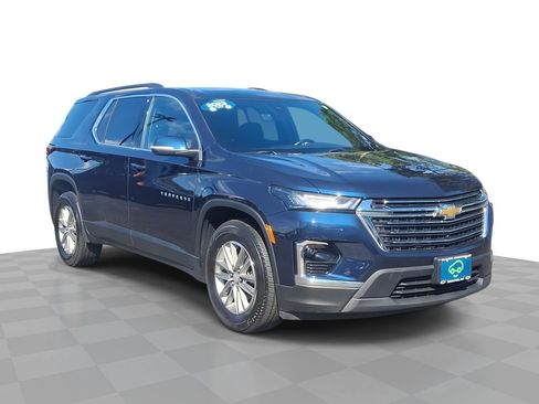 Certified 2023 Chevrolet Traverse LT FWD image 1