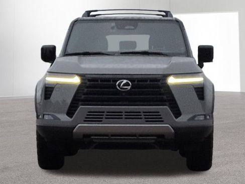 Used 2024 Lexus GX 550 AWD/4WD image 2