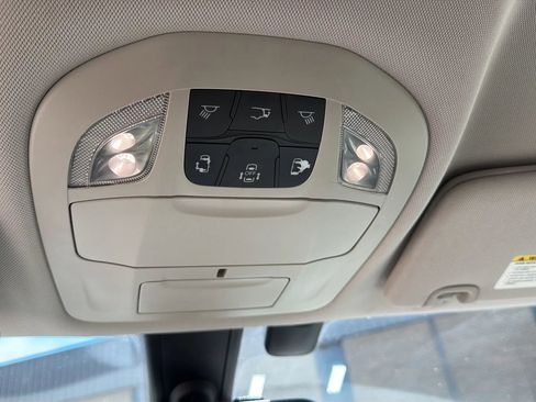 Used 2017 Chrysler Pacifica Touring-L image 32