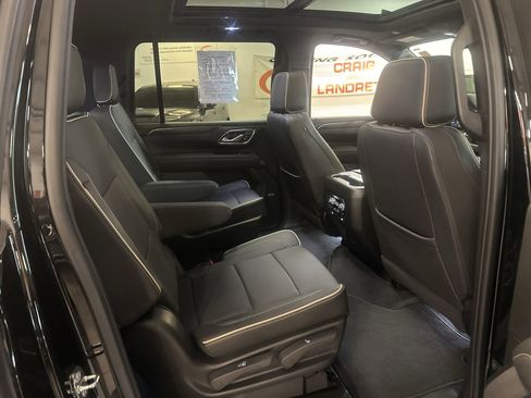 Used 2023 GMC Yukon XL SLT w/ SLT Premium Package AWD/4WD image 10