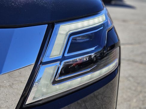 Used 2022 Nissan Armada SL w/ Captain's Chairs Package image 11