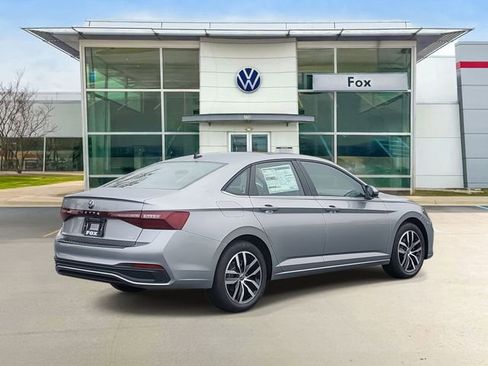 New 2025 Volkswagen Jetta SE image 4