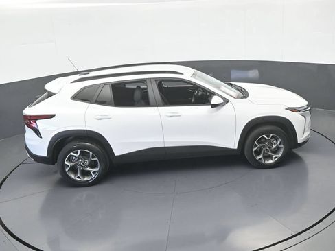 Used 2024 Chevrolet Trax LT FWD image 43
