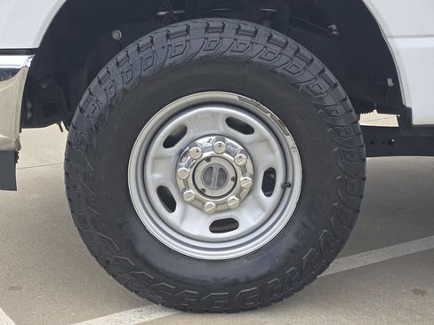 Used 2023 Ford F250 XL w/ XL Off-Road Package AWD/4WD image 14