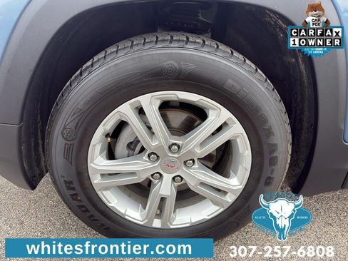 Used 2024 GMC Terrain SLE AWD/4WD image 9
