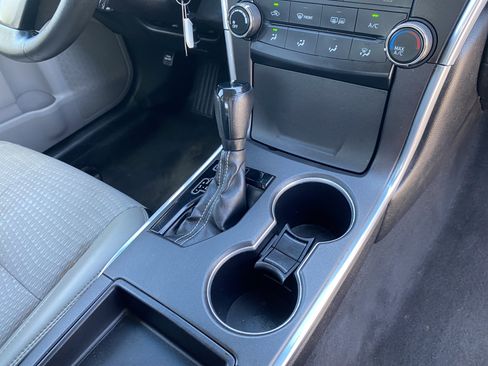 Used 2015 Toyota Camry SE FWD image 15