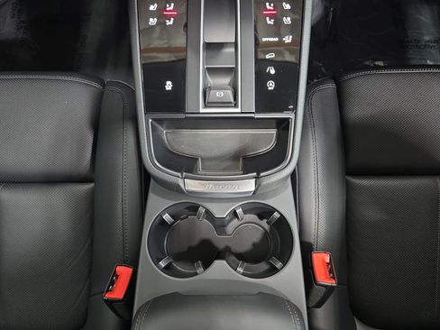Certified 2026 Porsche Macan AWD/4WD image 20