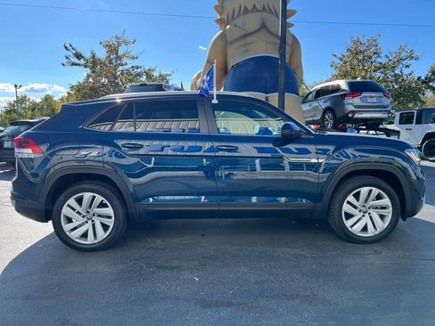 Used 2020 Volkswagen Atlas Cross Sport SE w/ Panoramic Sunroof Package image 7