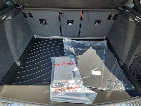 New 2026 Porsche Macan image 23