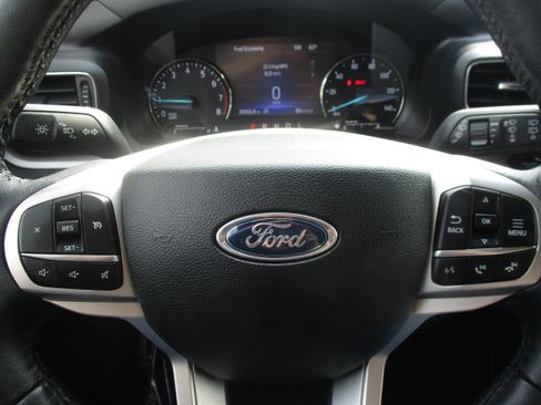 Used 2024 Ford Explorer XLT w/ Equipment Group 202A AWD/4WD image 16