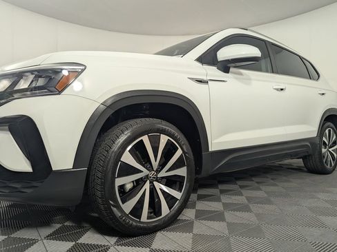 Used 2024 Volkswagen Taos SE FWD image 11