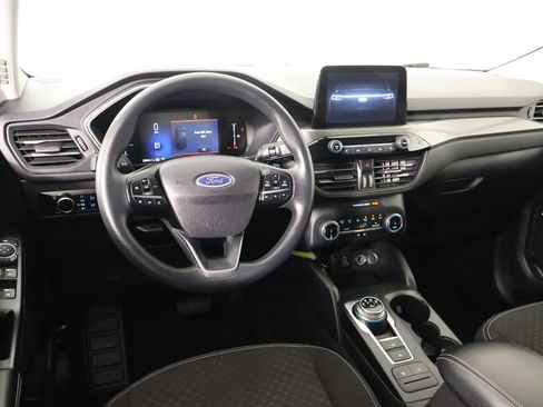 Used 2025 Ford Escape Active AWD/4WD image 2