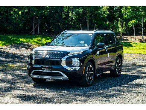 New 2025 Mitsubishi Outlander image 2