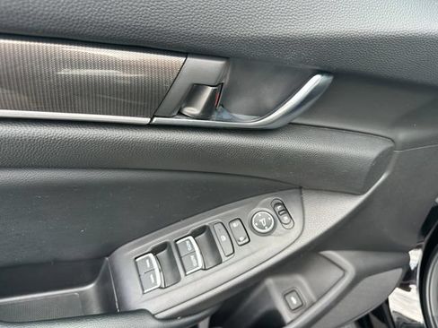Used 2018 Honda Accord Sport image 17