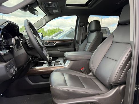 Used 2025 Chevrolet Silverado 1500 LT Trail Boss w/ Convenience Package II AWD/4WD image 13