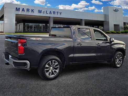 Used 2022 Chevrolet Silverado 1500 LT image 3