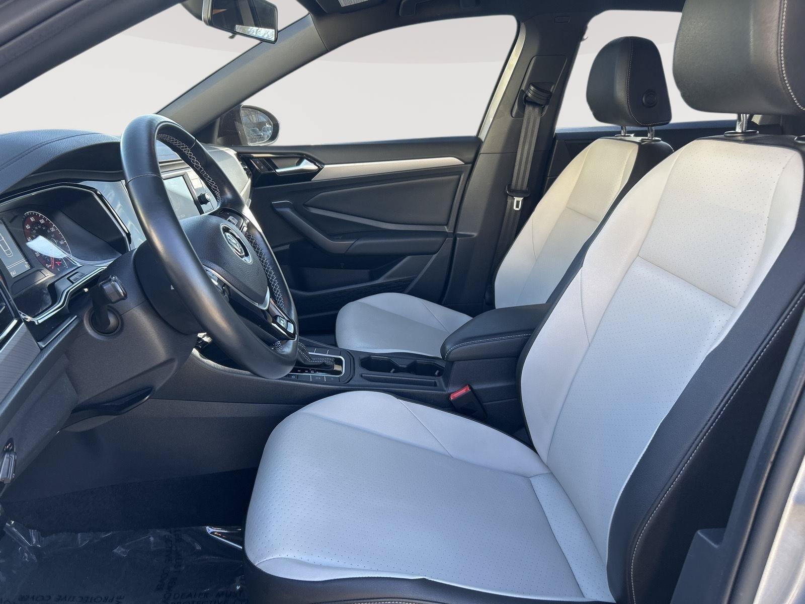 Used 2019 Volkswagen Jetta R-Line w/ R-Line Cold Weather Package FWD image 5