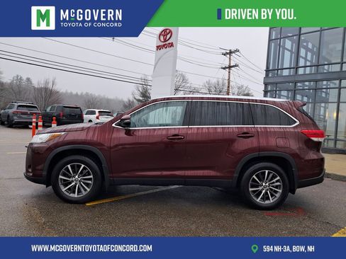 Used 2019 Toyota Highlander XLE image 2