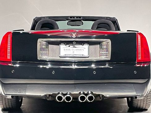 Used 2005 Cadillac XLR image 30