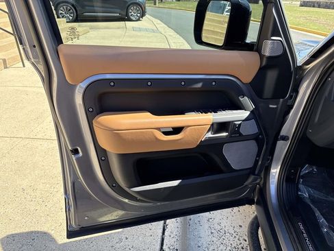 Used 2023 Land Rover Defender 130 X image 27