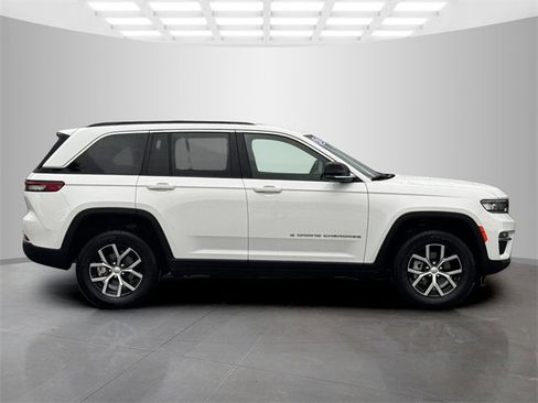 Certified 2024 Jeep Grand Cherokee Limited image 8