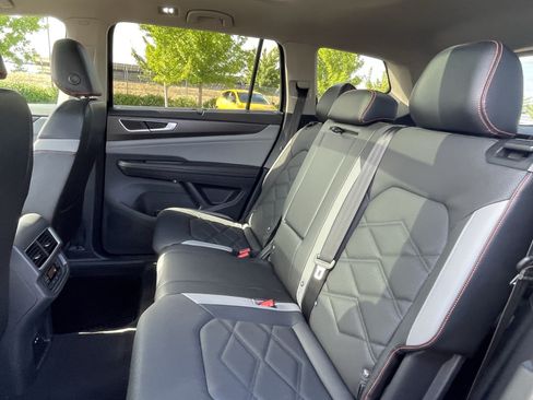 Used 2024 Volkswagen Atlas Peak Edition SE AWD/4WD image 15