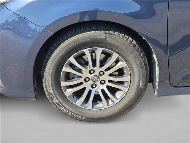 Used 2019 Toyota Sienna XLE w/ XLE Navigation Package FWD image 25