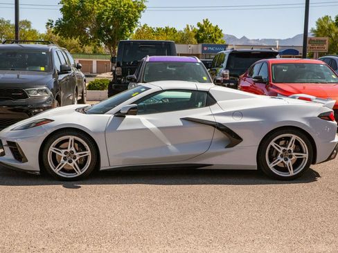 Used 2023 Chevrolet Corvette Stingray Premium Conv w/ Z51 Performance Package RWD image 8