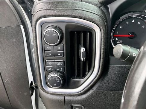 Used 2022 Chevrolet Silverado 1500 LT Trail Boss w/ Convenience Package II AWD/4WD image 16