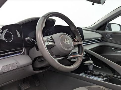 Used 2025 Hyundai Elantra SEL image 23