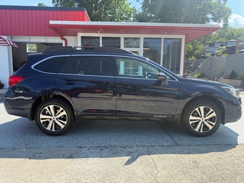 Used 2018 Subaru Outback 2.5i Limited AWD/4WD image 13